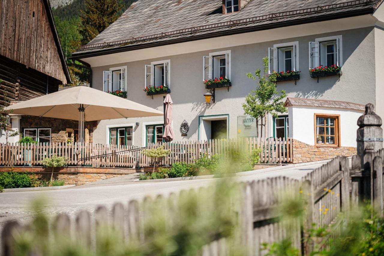 Mayer - Wirtshaus Und Dorfhotel Sankt Martin am Grimming Buitenkant foto