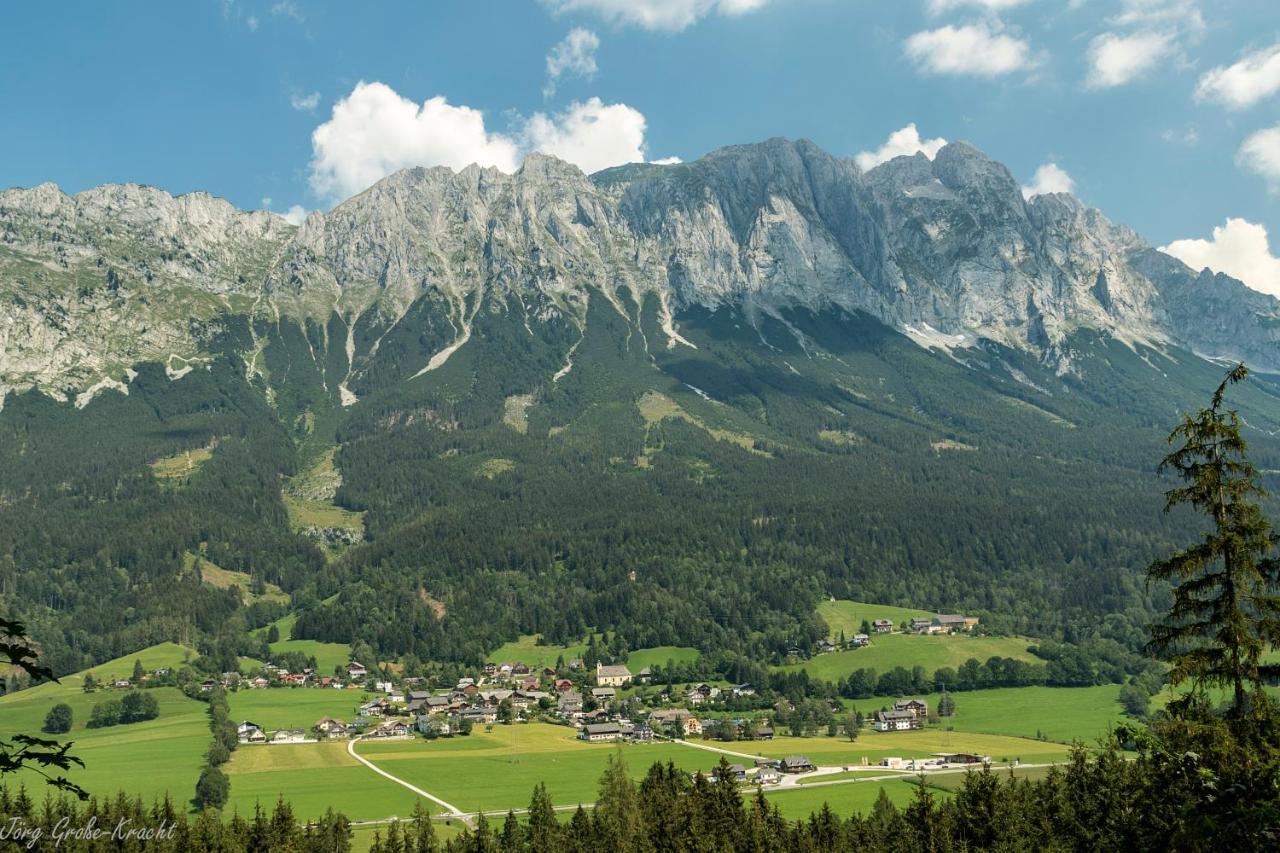 Mayer - Wirtshaus Und Dorfhotel Sankt Martin am Grimming Buitenkant foto