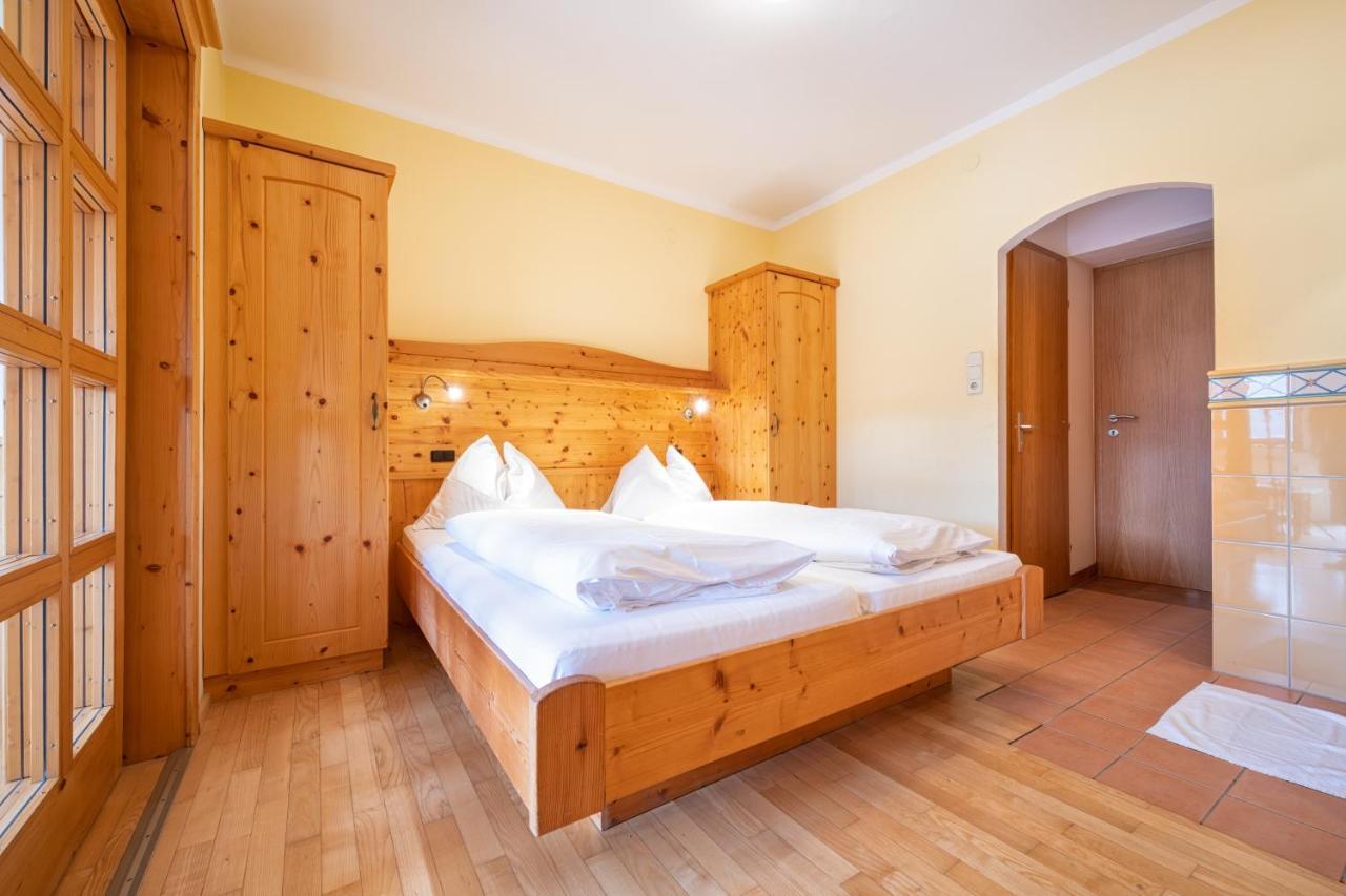 Mayer - Wirtshaus Und Dorfhotel Sankt Martin am Grimming Buitenkant foto