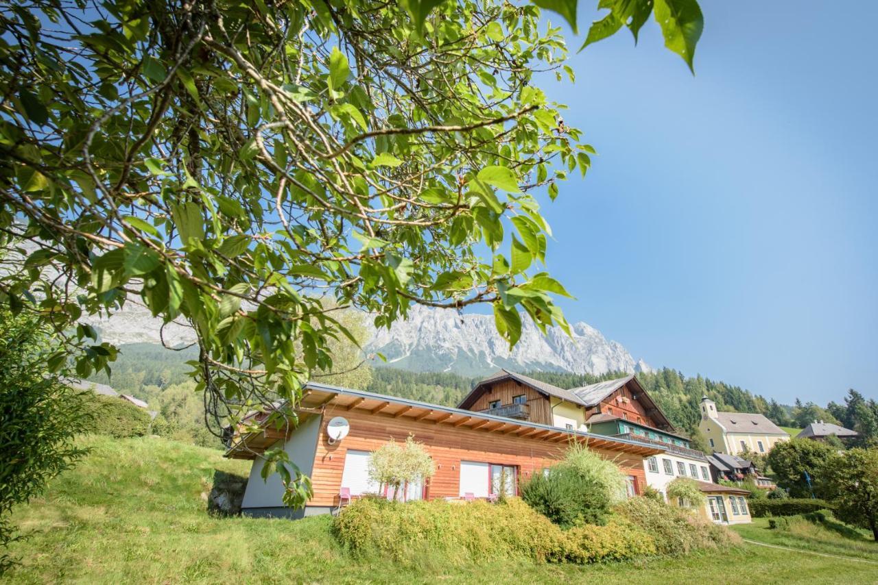 Mayer - Wirtshaus Und Dorfhotel Sankt Martin am Grimming Buitenkant foto